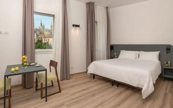 Panoramic Tek Büyük Yataklı Oda
