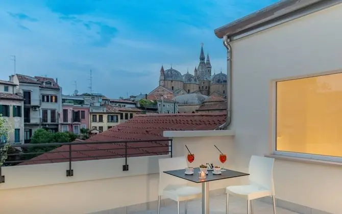 Panoramic Tek Büyük Yataklı Oda