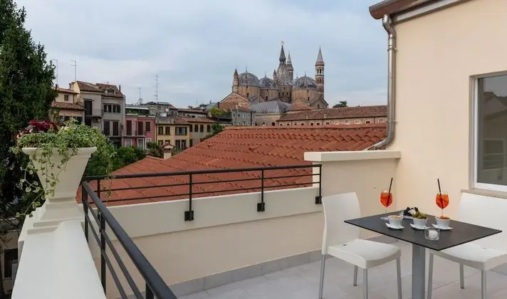 Panoramic Tek Büyük Yataklı Oda