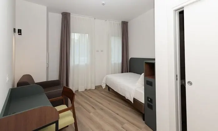 Superior Tek Büyük Yataklı Oda