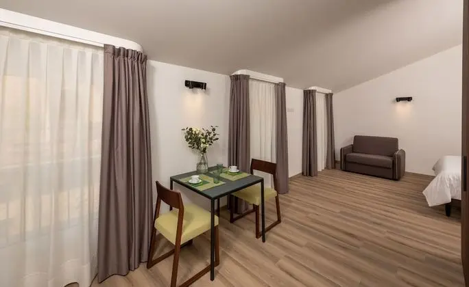 Üç Kişilik Oda