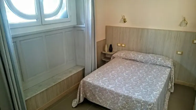 Büyük Yataklı Tek Kişilik Oda