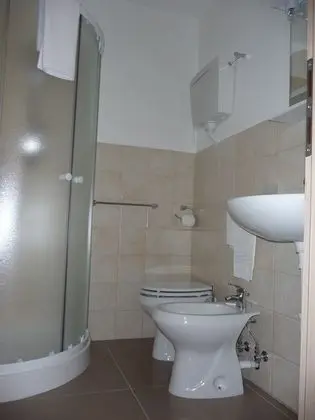 Büyük Yataklı Tek Kişilik Oda