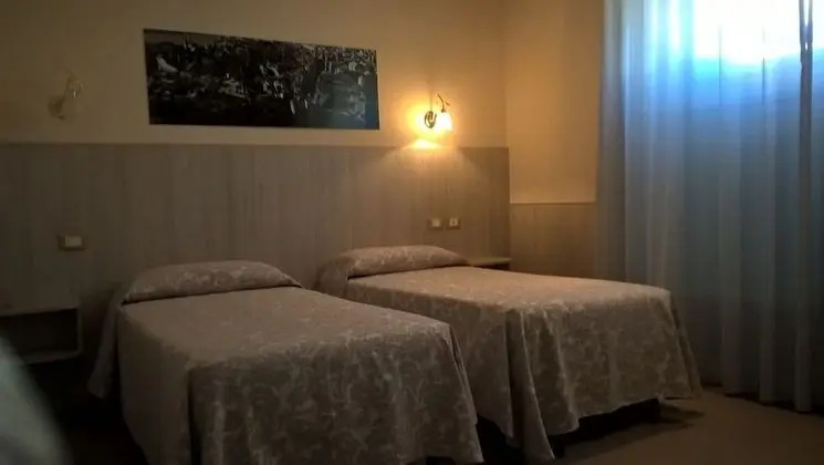İki Ayrı Yataklı Oda, 2 Tek Kişilik Yatak