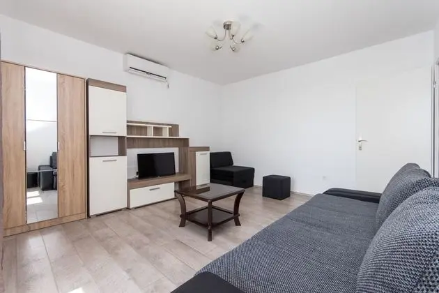 Stüdyo (Studio Apartment with Balcony and Sea)