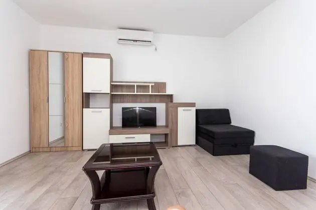 Stüdyo (Studio Apartment with Balcony and Sea)
