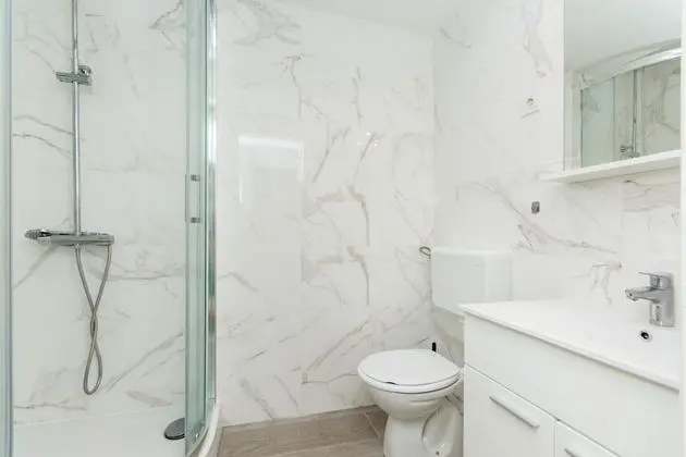 Stüdyo (Studio Apartment with Balcony and Sea)