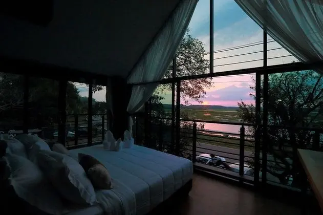 Deluxe Room with Lake View