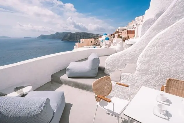 Sky Suite with indoor heated Jacuzzi & Caldera View
