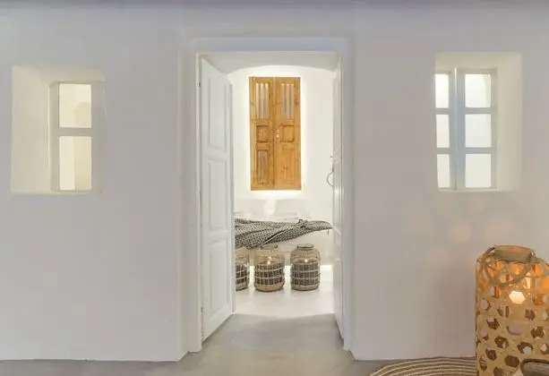 Sky Suite with indoor heated Jacuzzi & Caldera View