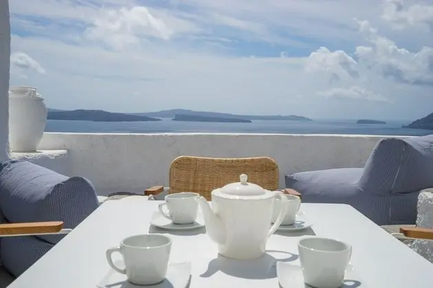 Sky Suite with indoor heated Jacuzzi & Caldera View