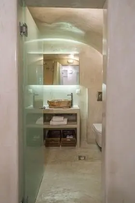 Sky Suite with indoor heated Jacuzzi & Caldera View