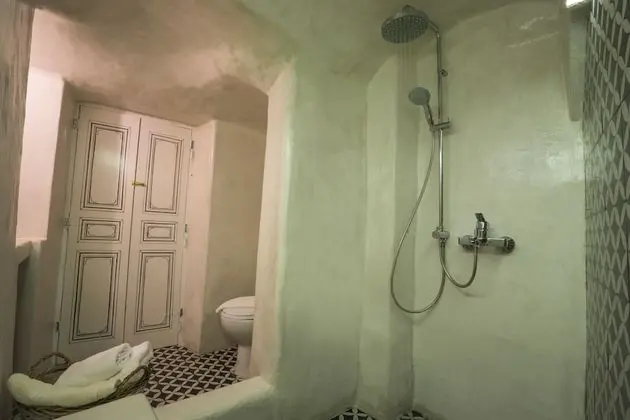 Sky Suite with indoor heated Jacuzzi & Caldera View