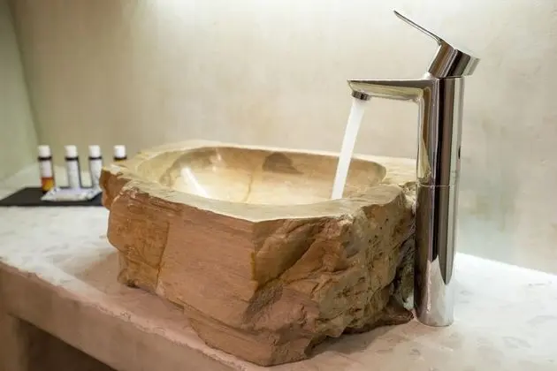 Sky Suite with indoor heated Jacuzzi & Caldera View