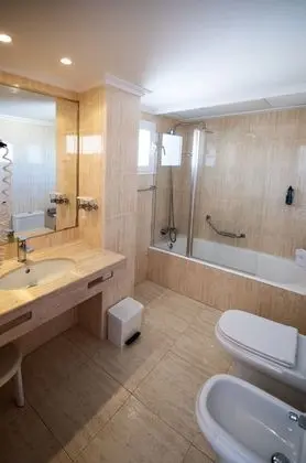 Premium Tek Büyük Yataklı Oda, 1 Çift Kişilik veya 2 Tek Kişilik Yatak, Balkon, Deniz Manzaralı
