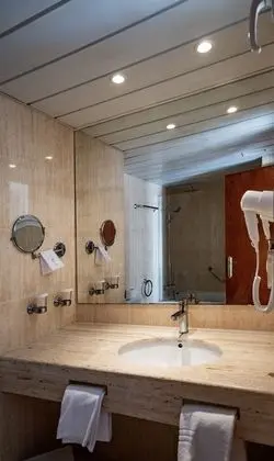 Standard Tek Büyük Yataklı Oda, 1 Çift Kişilik veya 2 Tek Kişilik Yatak, Balkon, Dağ Manzaralı