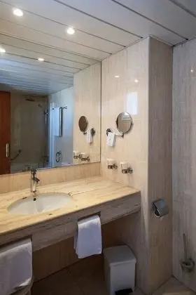Superior Tek Büyük Yataklı Oda, 1 Çift Kişilik veya 2 Tek Kişilik Yatak, Balkon, Deniz Manzaralı