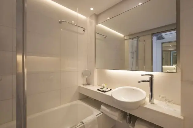 Tek Büyük Yataklı Oda, Balkon, Bahçe Manzaralı