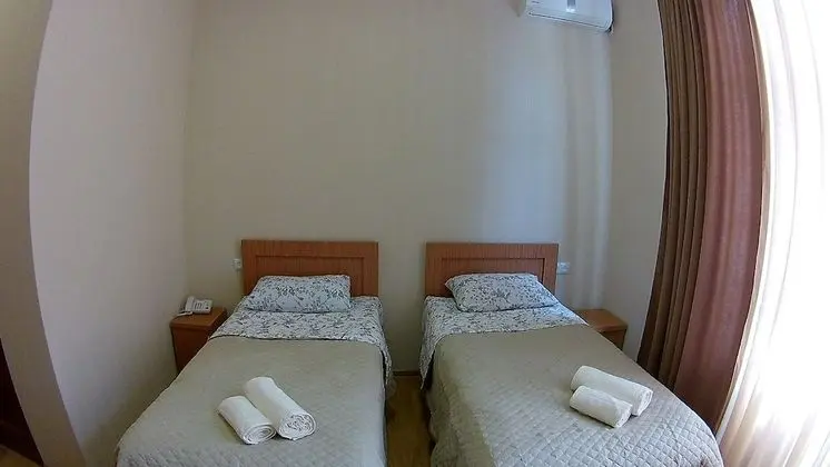 Basic Tek Büyük veya İki Ayrı Yataklı Oda, Balkon