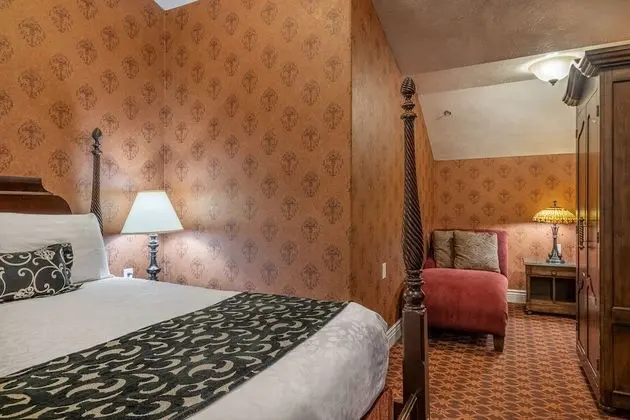 Penthouse Suite (No Pets Allowed)