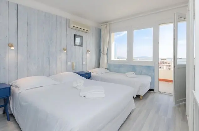 Üç Kişilik Oda, Deniz Manzaralı