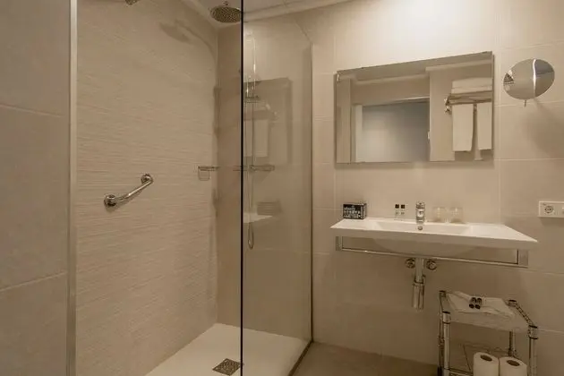 Üç Kişilik Oda, Balkon