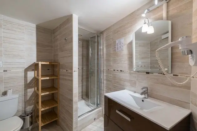 Üç Kişilik Oda, Bahçe Manzaralı