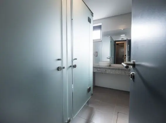 Tek Büyük Yataklı Oda, Ortak Banyo