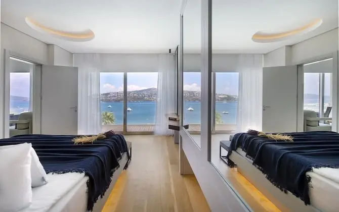 Deluxe King Room with Sea View