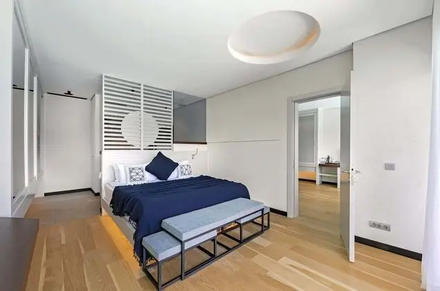 Deluxe King Room with Sea View