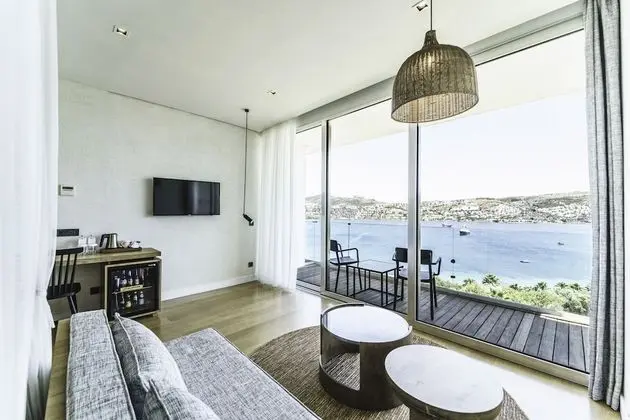 Deluxe Sea View Room with Balcony