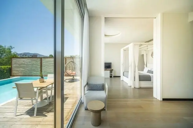 Junior Suite Partial Sea View with Pool