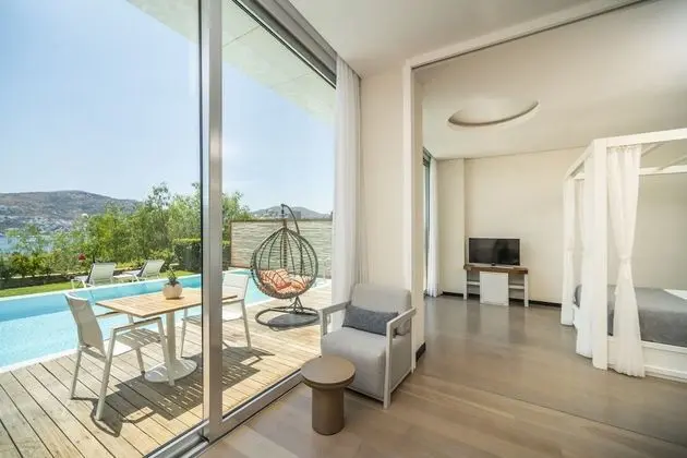 Junior Suite Partial Sea View with Pool