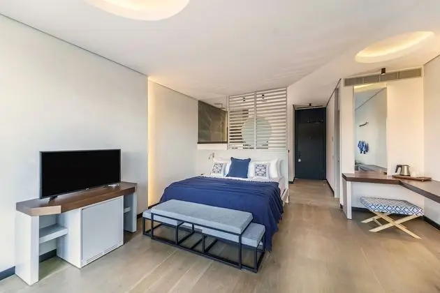Luxury Partial Sea View Room with Pool