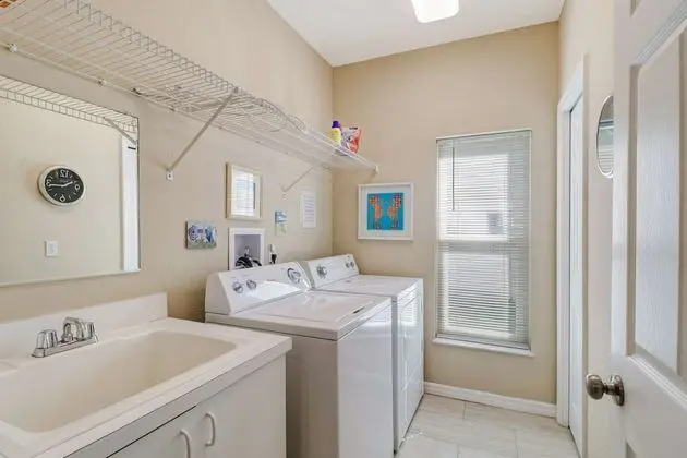 Ev (1526 SW 49th Terrace)