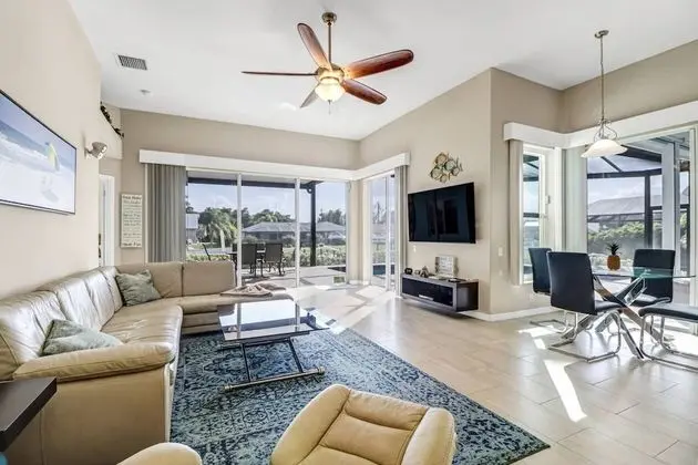 Ev (1526 SW 49th Terrace)