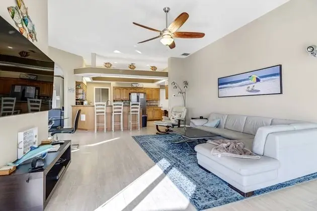 Ev (1526 SW 49th Terrace)