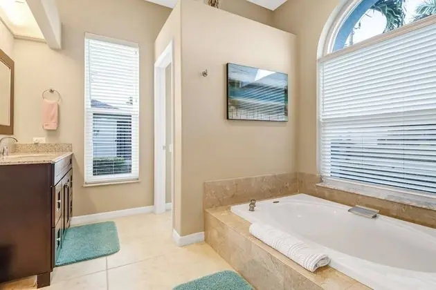 Ev (1526 SW 49th Terrace)