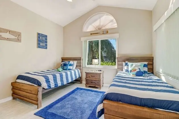 Ev (1526 SW 49th Terrace)
