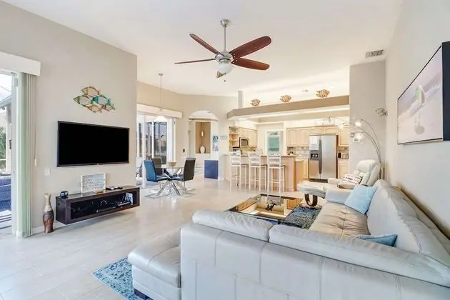 Ev (1526 SW 49th Terrace)