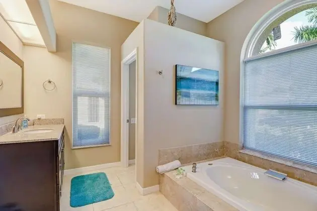 Ev (1526 SW 49th Terrace)