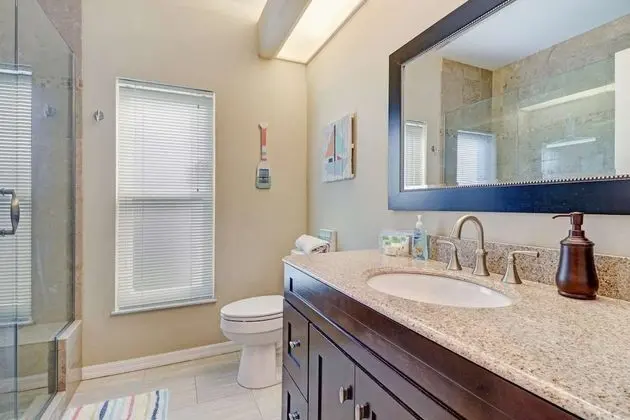 Ev (1526 SW 49th Terrace)