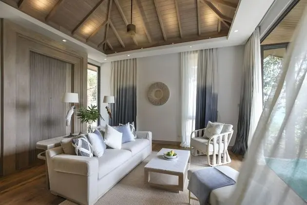 Tropical Pool Villa