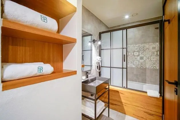 Corner Oda, Deniz Manzaralı, Küvetli veya Jakuzili