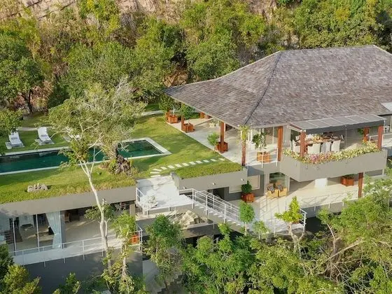 Element of 8 at Cape Laem Sor Estate