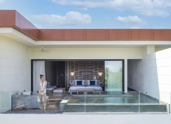 Deluxe sky pool suite