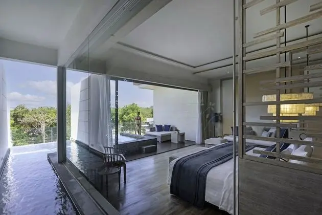 Deluxe sky pool suite