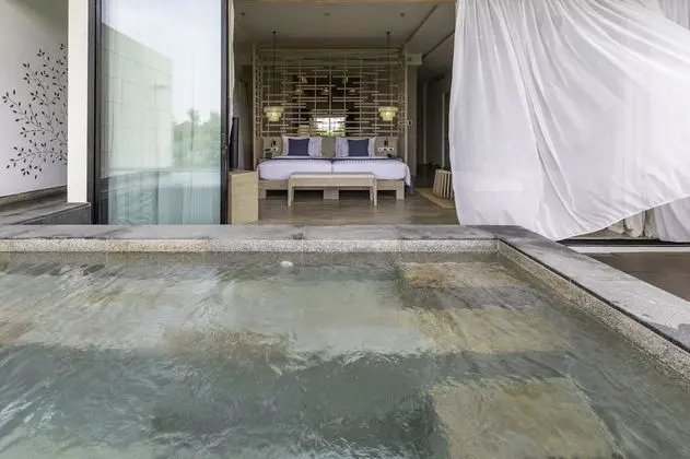Deluxe sky pool suite