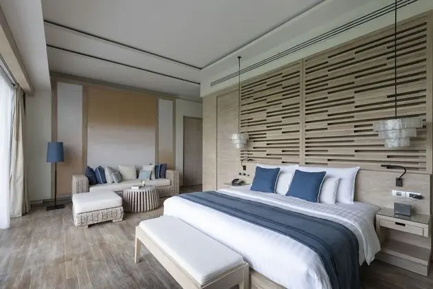 Sky pool suites