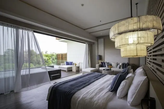 Sky pool suites
